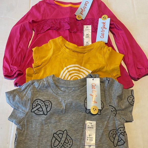 Cat & Jack Girls 2T 3 Pack Bundle Top Set .1 Long Sleeve, 2 Short Sleeve Tees - Picture 2 of 2